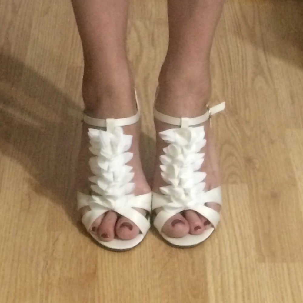 Lulu Townsend ivory t-strap heels